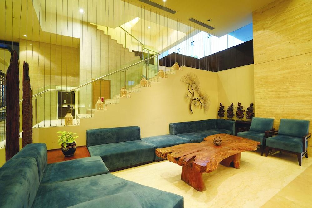 Hotel Doubletree By Hilton Gurugram Baani Square Gurgaon Esterno foto