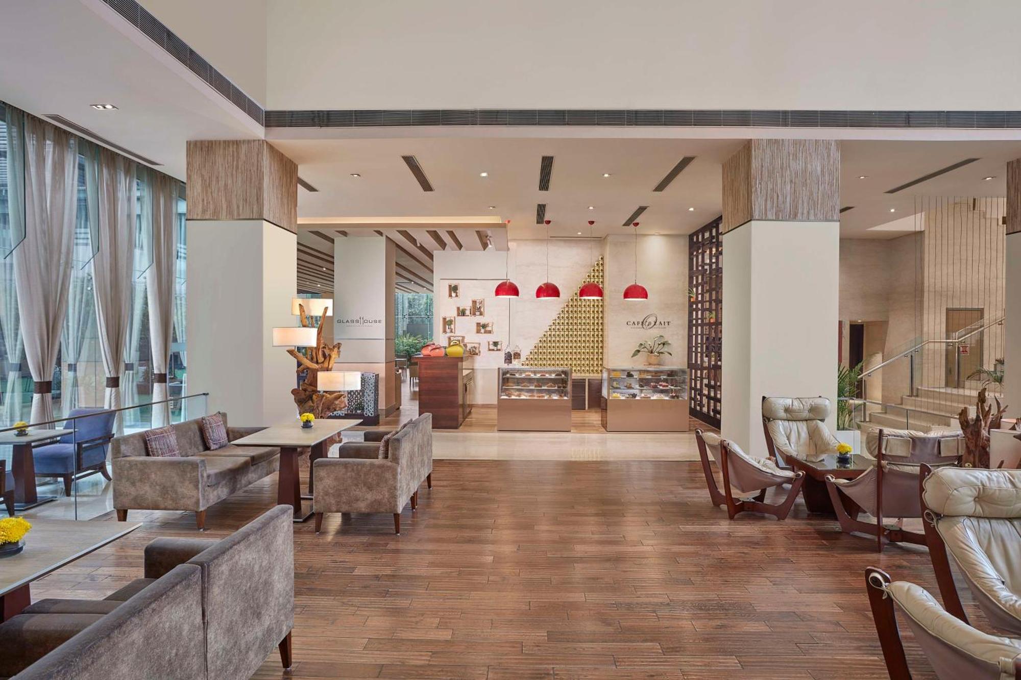 Hotel Doubletree By Hilton Gurugram Baani Square Gurgaon Esterno foto