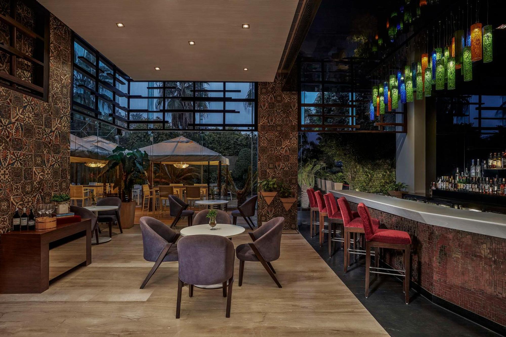Hotel Doubletree By Hilton Gurugram Baani Square Gurgaon Esterno foto