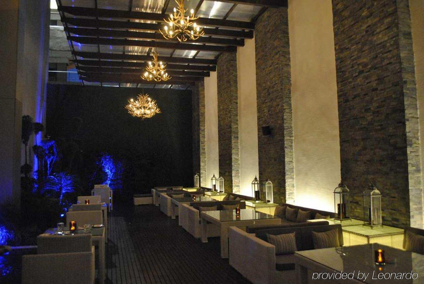 Hotel Doubletree By Hilton Gurugram Baani Square Gurgaon Esterno foto